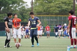 NFLのRBピーターソンがキャンプ参加 子どもたちや中高生選手300人を指導