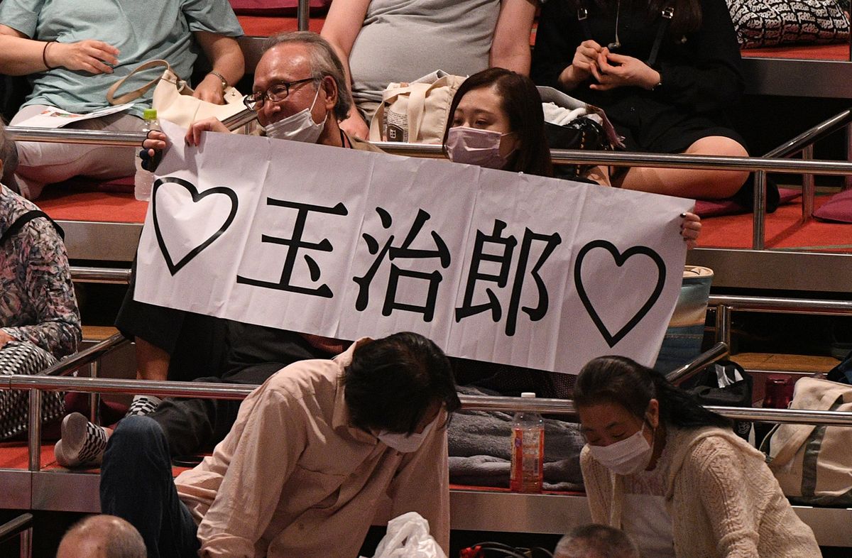 2021年5月22日＝東京・両国国技館　客席からの応援タオルが定着してきましたが、行司さんのタオルも発売してはどうでしょう？