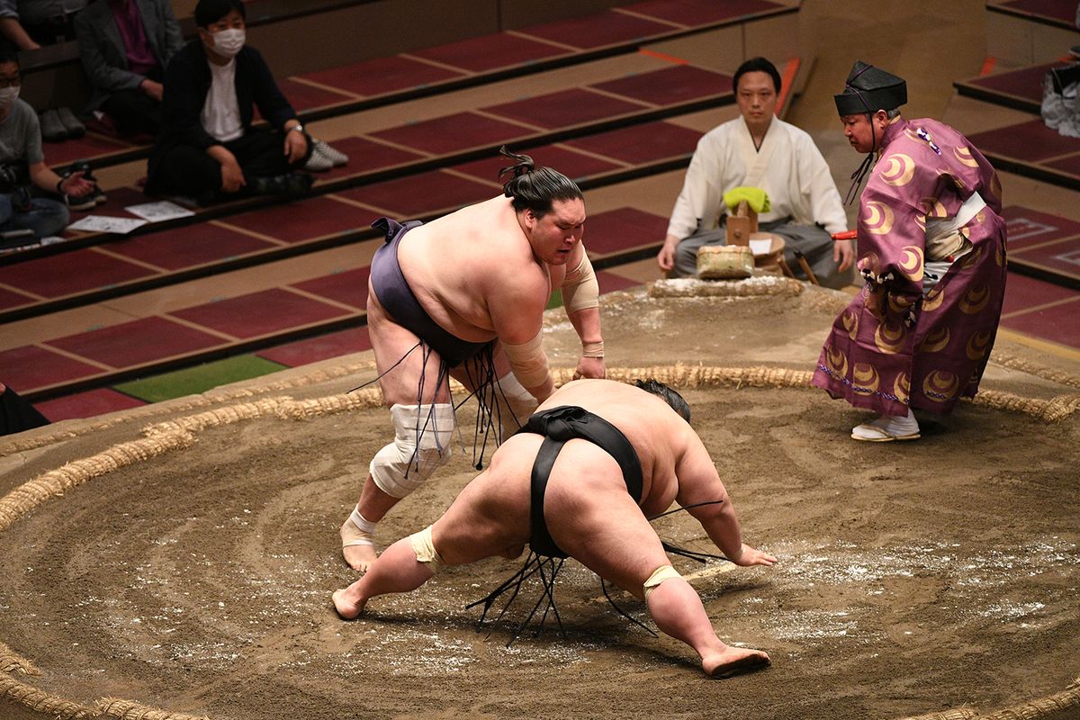 2021年5月23日＝東京・両国国技館　千秋楽。結びの一番で貴景勝に敗れた照ノ富士は、過去三回の優勝決定戦はすべて負けていたが、タイミングよく叩きこみ二場所連続４度目の優勝。再大関の優勝は初めて。