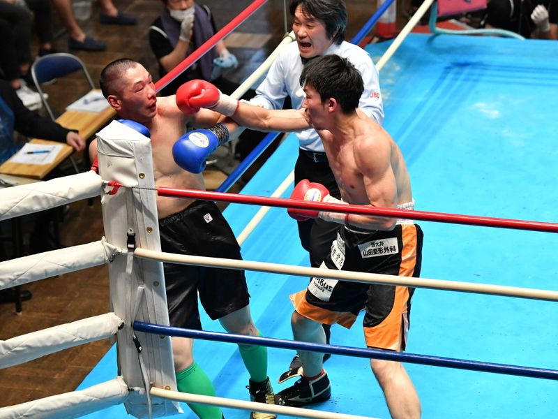 苦闘の重田がようやくストップ