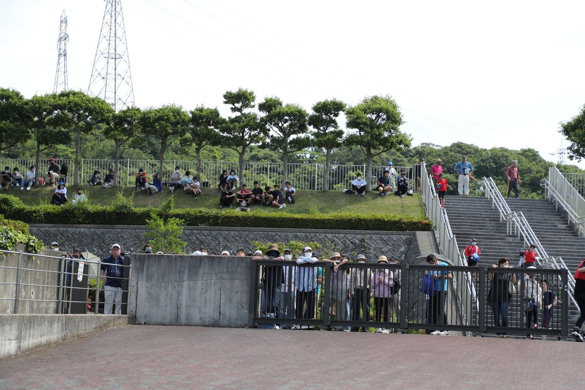 2021年6月6日＝ヤマタスポーツパーク陸上競技場（鳥取） 無観客開催でしたが100mゴール延長線上は観客席が無く、競技場外からも少し見えました。わざわざ見に来た方達は本当にラッキーでしたね。選手たちには早く満員のスタジアムで走ってもらいたいです。