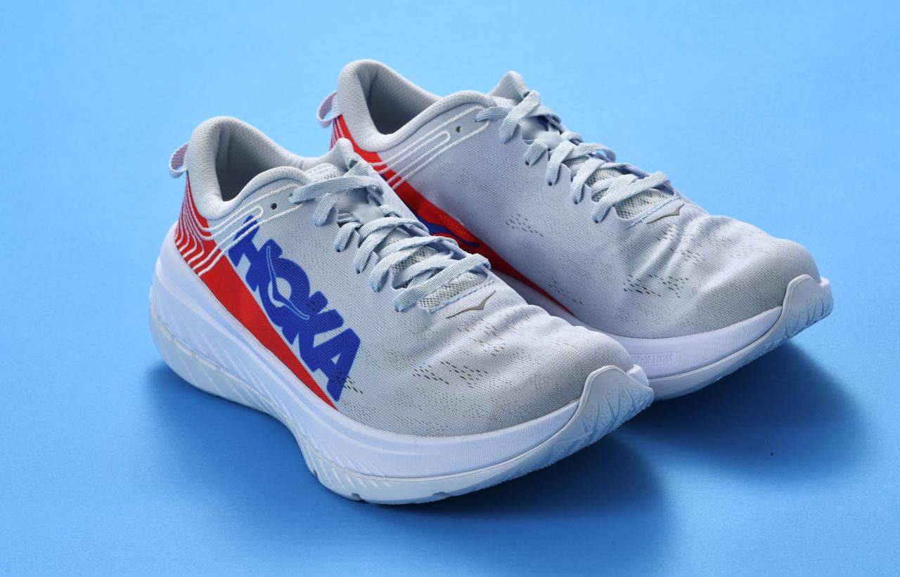 あらゆるアスリートの 自己ベスト更新に。 HOKA ONE ONEの CARBON X