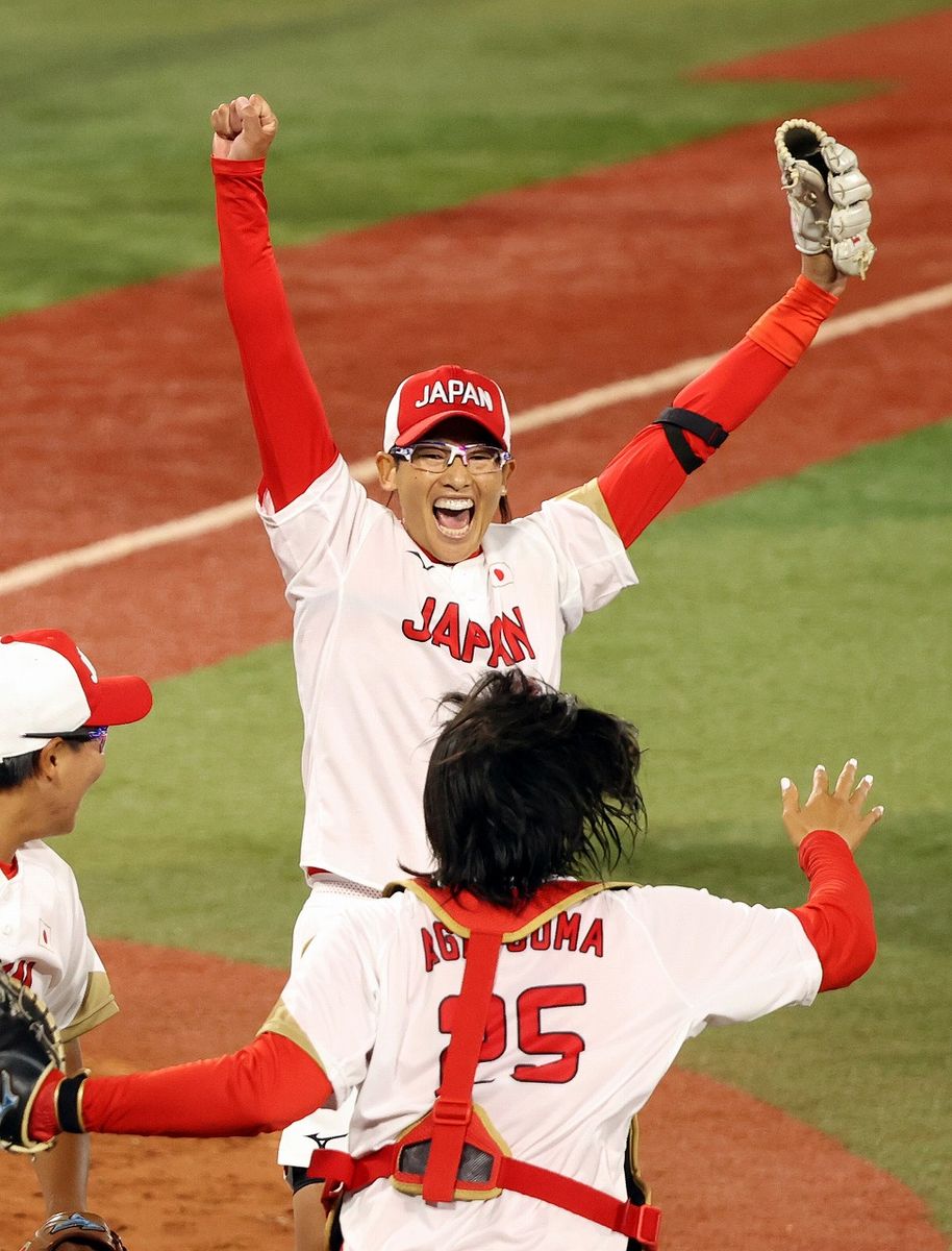 エースとして、チームを13年ぶりの金メダルへと導いた上野由岐子(写真/Getty Images)