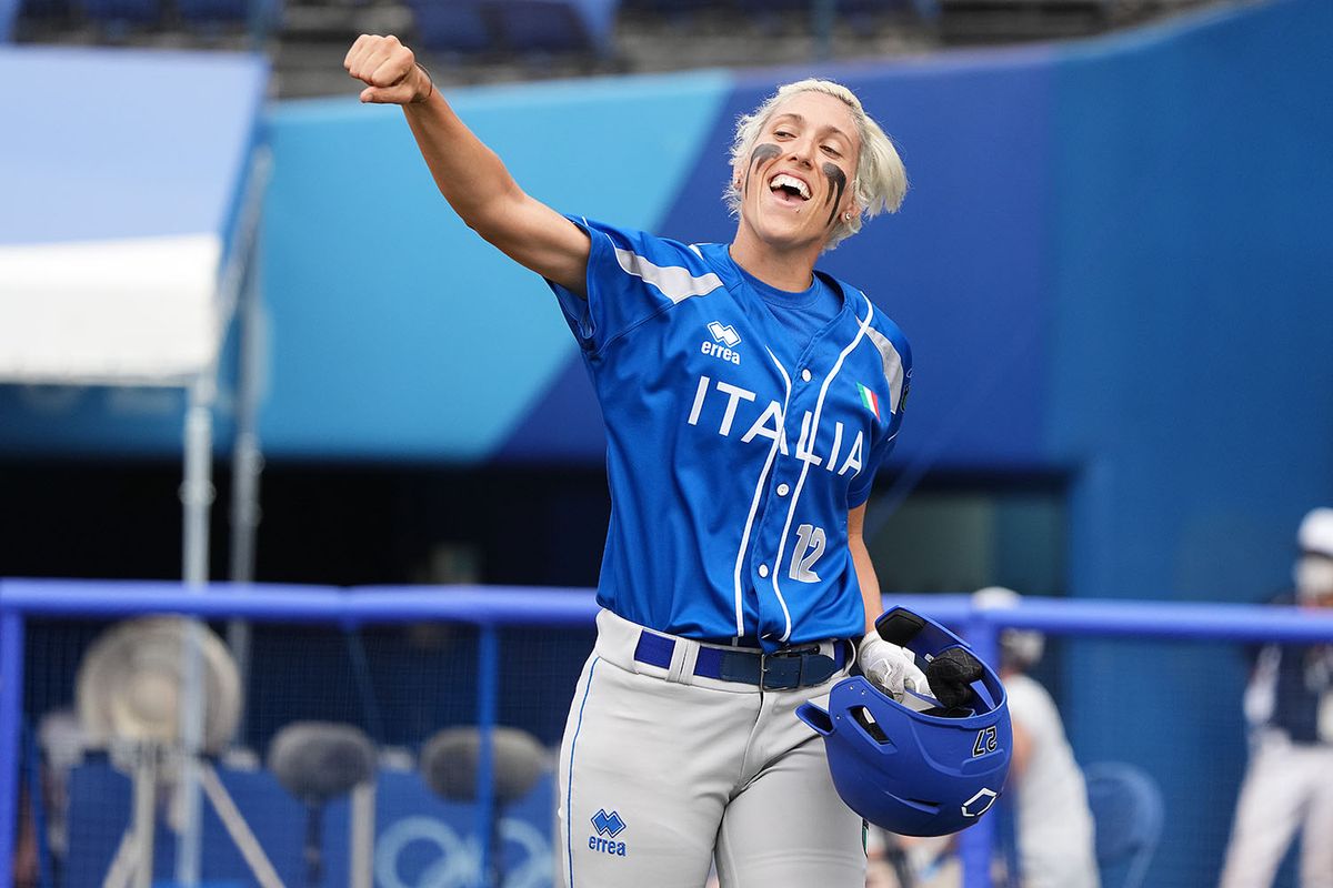 2021年7月26日=横浜スタジアム アマンダ・ファマ選手(イタリア) イタリアチームの遊撃手。ベテラン選手ながら予選ラウンド5試合すべてに先発出場。 野球の男子選手のようなフェイスペイントが目立ちます。