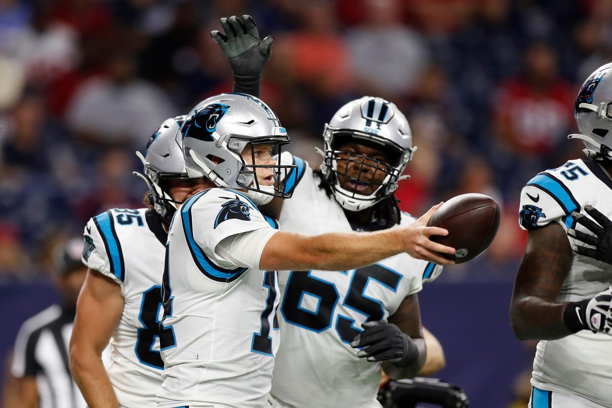 【パンサーズ vs テキサンズ】第1Q、自らのランでTDを奪ったパンサーズQBダーノルド=photo by Getty Images