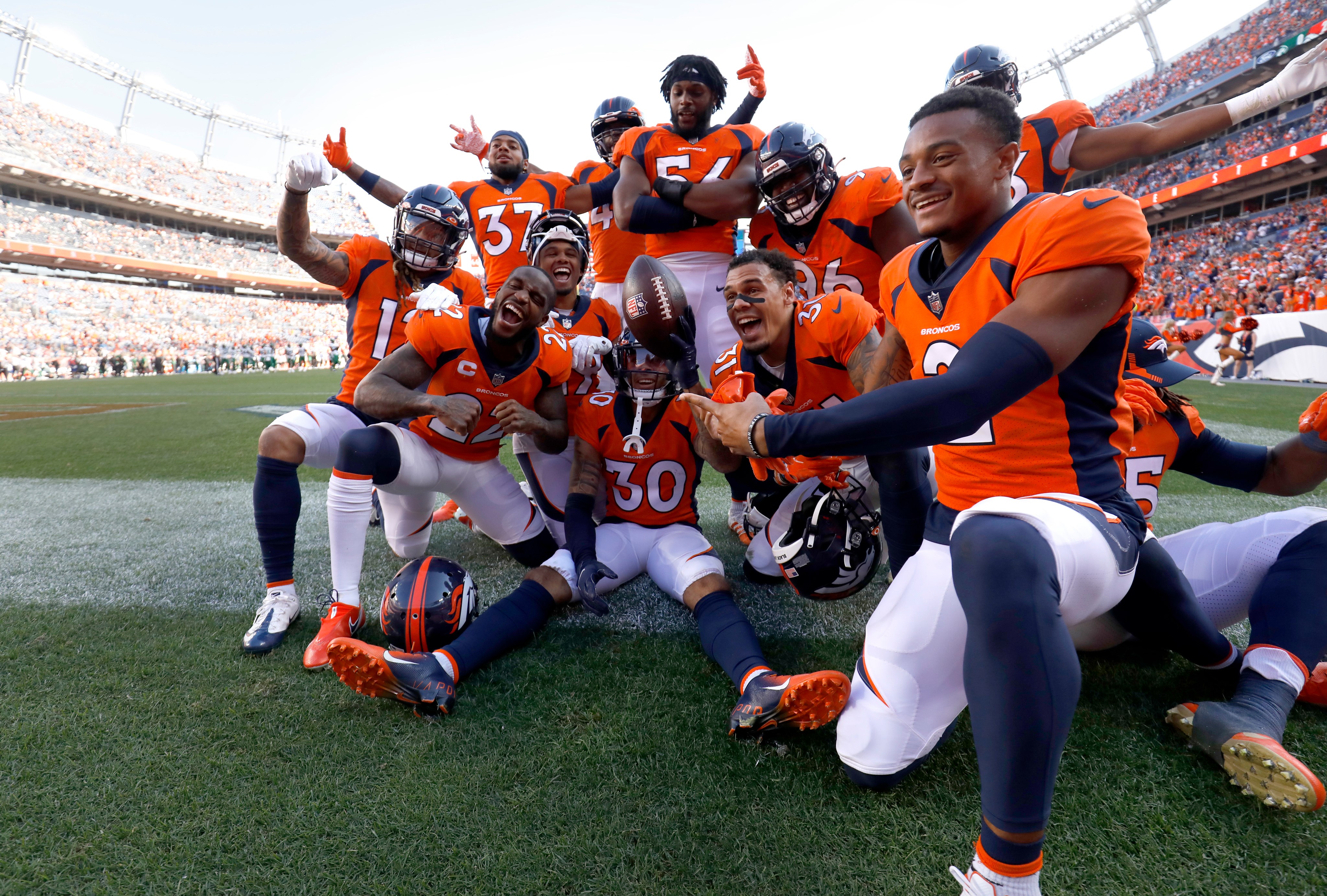 NFL】タッカー、奇跡のNFL最長66ヤードFGでレイブンズが劇的勝利