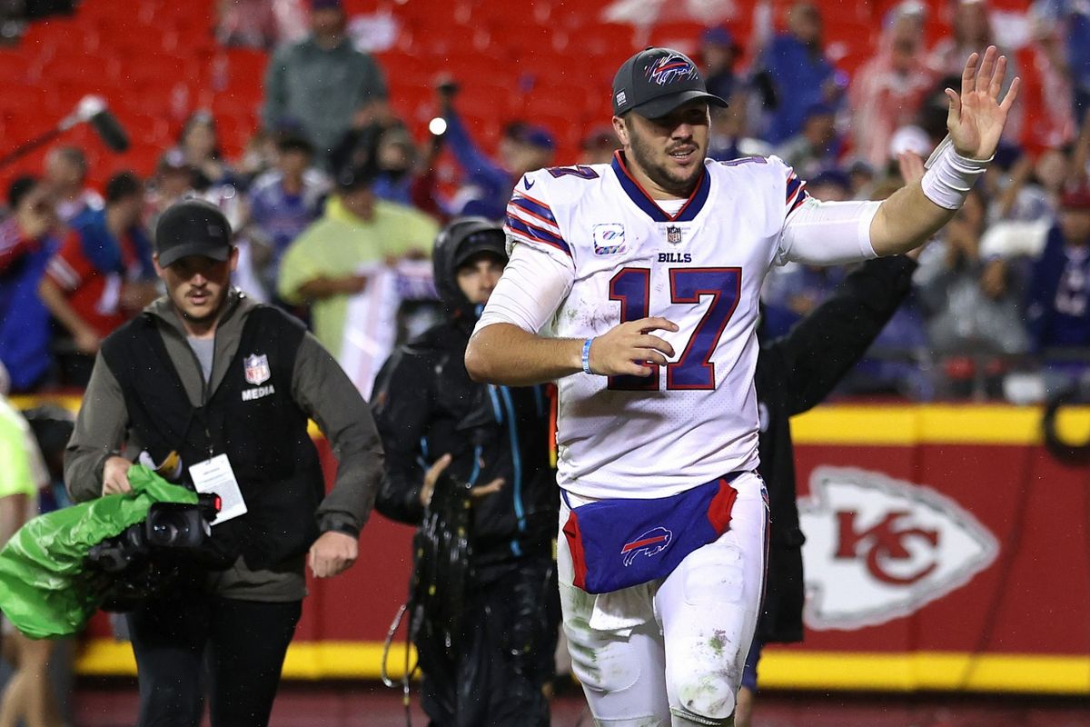 ◇ビルズ vs チーフス◆勝利を喜ぶQBアレン=photo by Getty Images