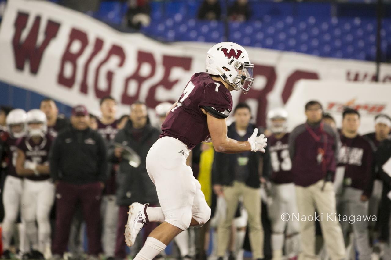 カイザーズ アメリカンフットボール 試合用金フッパン ＊最終値下げ 真っ向勝負の早稲田・元山vs法政のスラッシュ高津佐 2人の4年生が臨ん