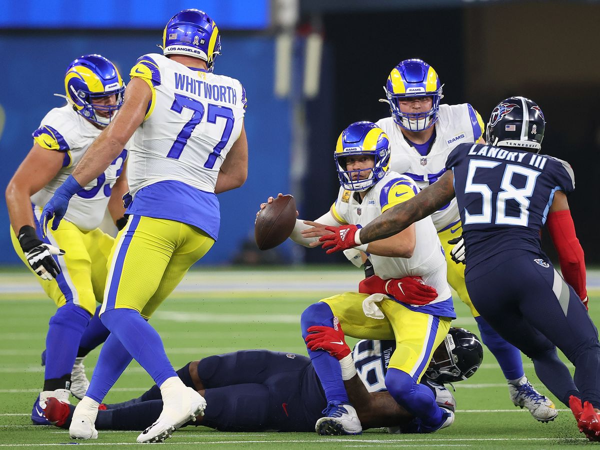 ◇タイタンズ28 vs ラムズ16◆ タイタンズDEシモンズが前半だけで3QBサック。ラムズQBスタフォードは完全にリズムを狂わされた=photo by Getty Images