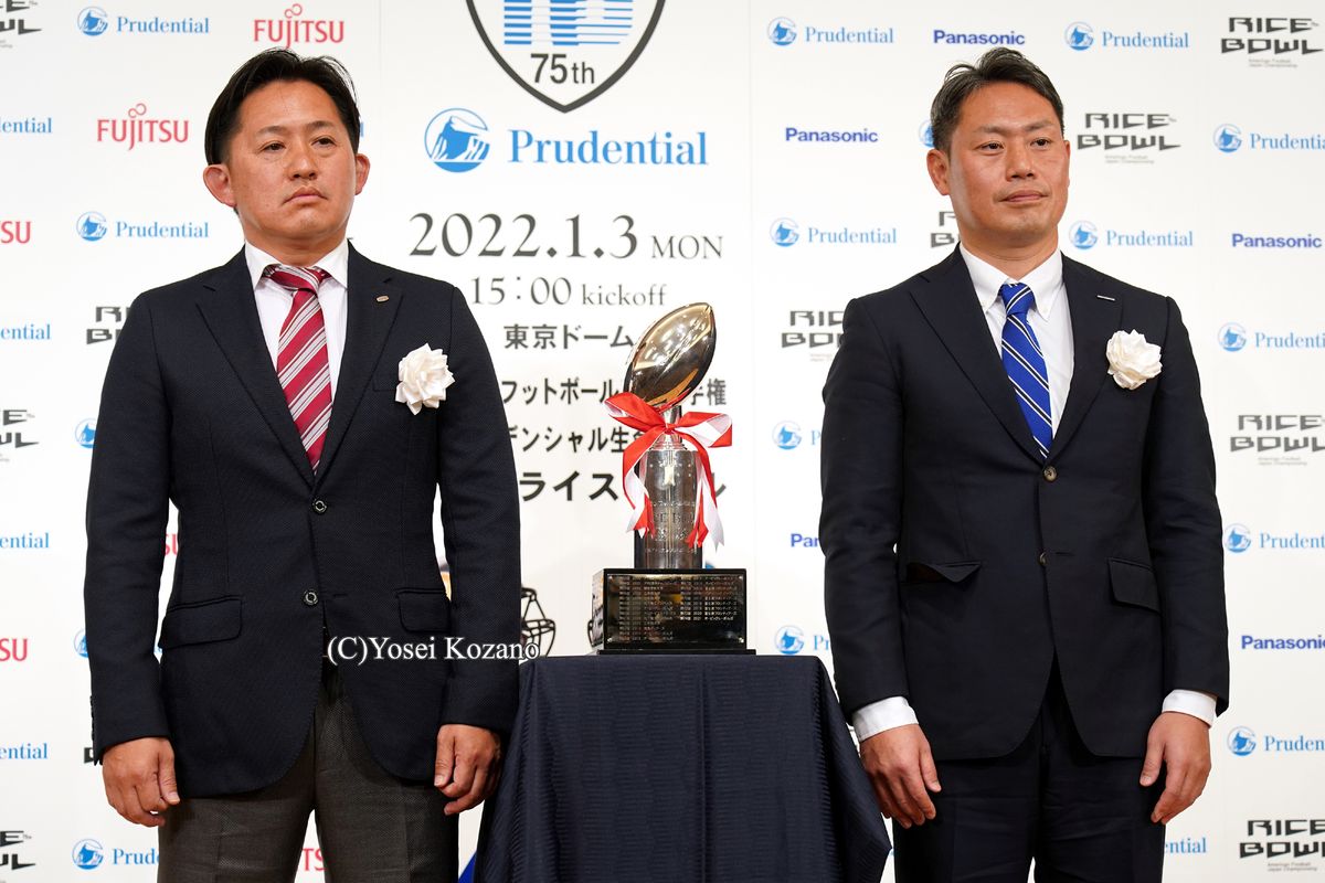 (左から)富士通山本HC、パナソニック荒木監督=撮影:小座野容斉