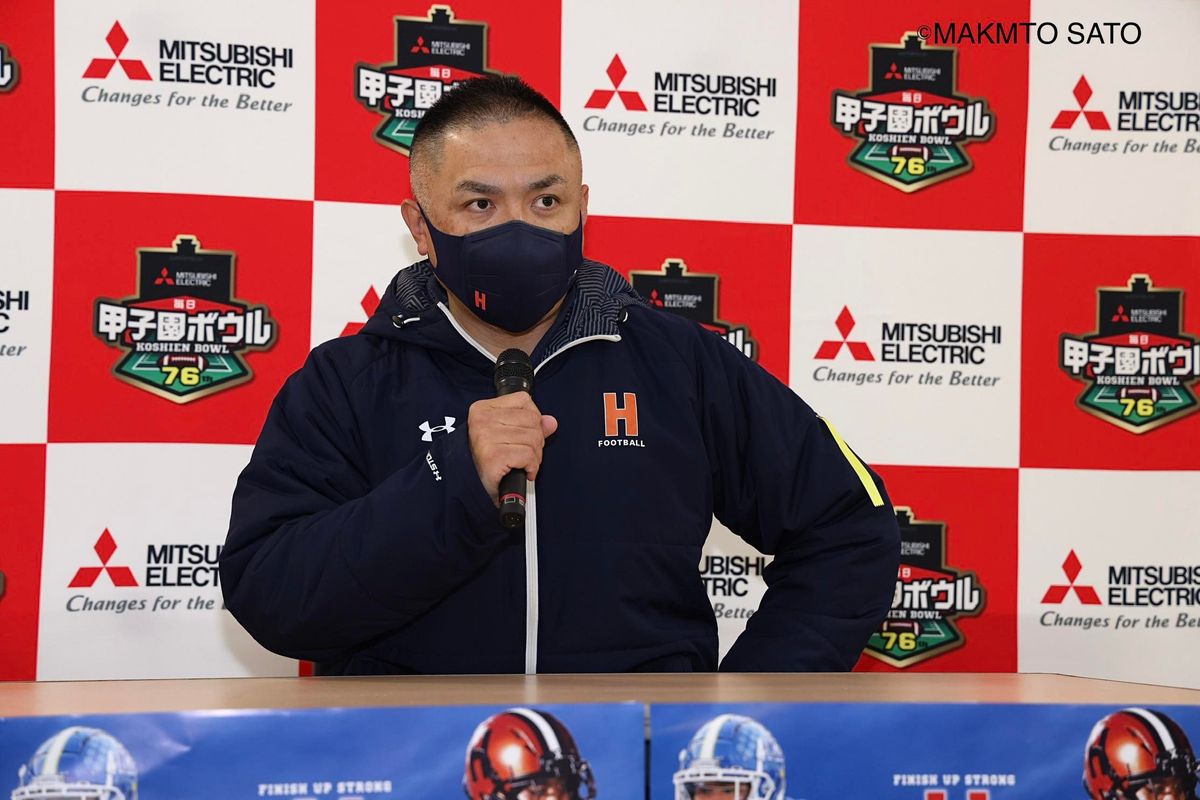決戦を前に抱負を語る法大・有澤HC=2021年12月18日 撮影:佐藤誠