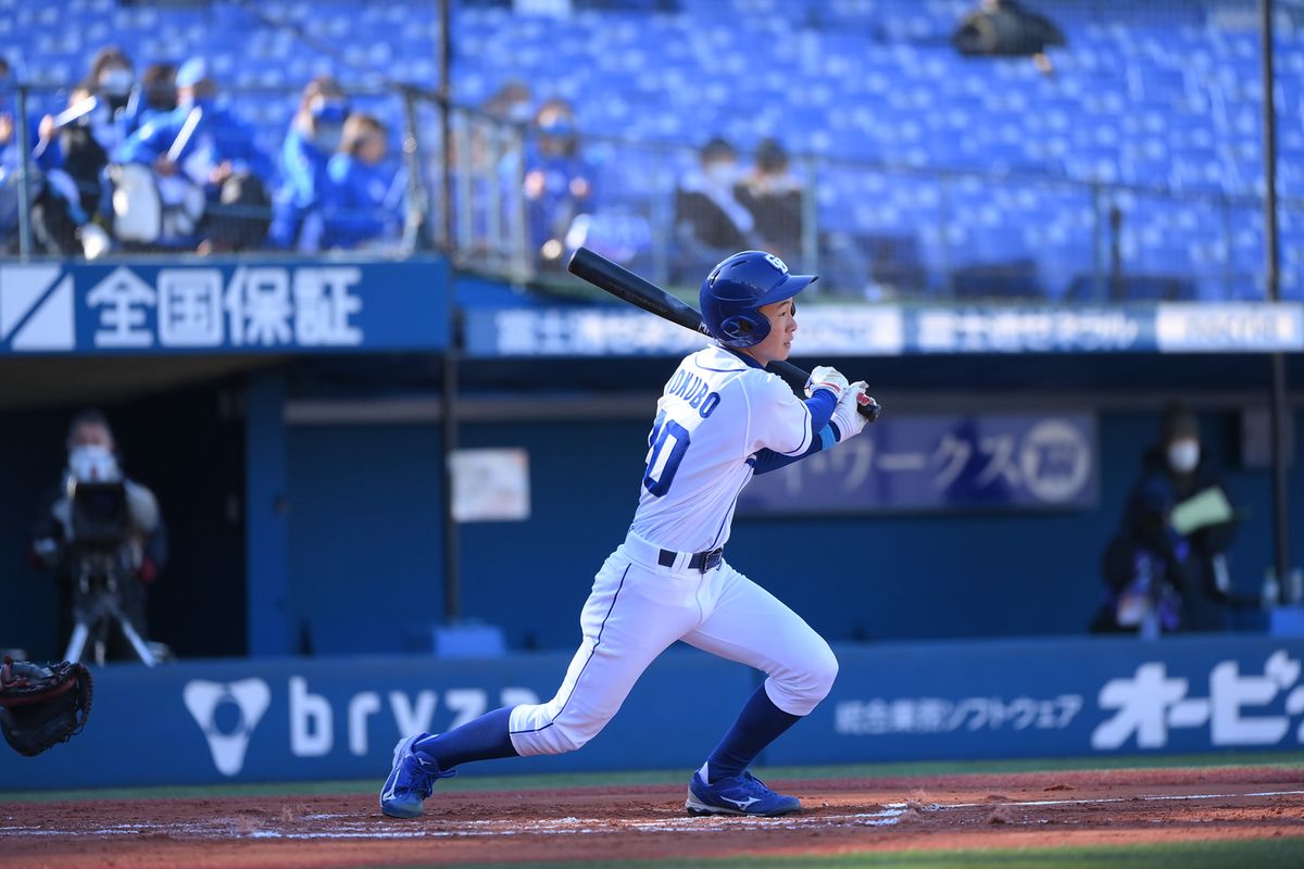 ３回表、本塁打の小久保(NIKON D6　AF-S 200-400 f/4G ED VRⅡ　1/1000 f4 ISO800)