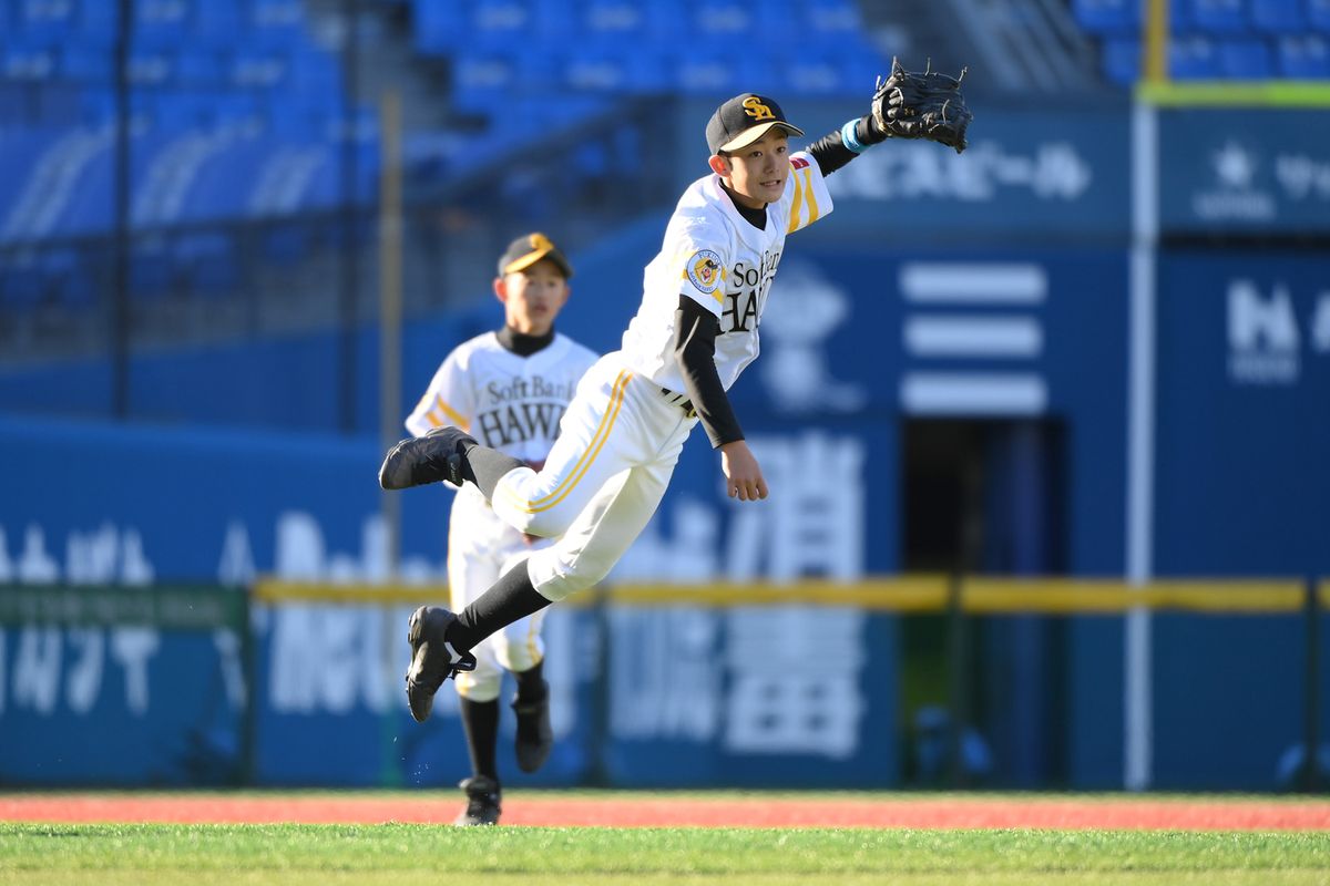 2回表、サード宮崎の守備(NIKON D6 AF-S 200-400 f/4G ED VRⅡ 1/2000 f4 ISO1250)