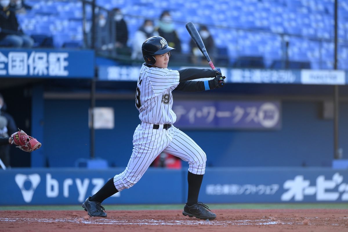 3回表、2塁打の古川(NIKON D6 AF-S 200-400 f/4G ED VRⅡ 1/1000 f4 ISO1250)