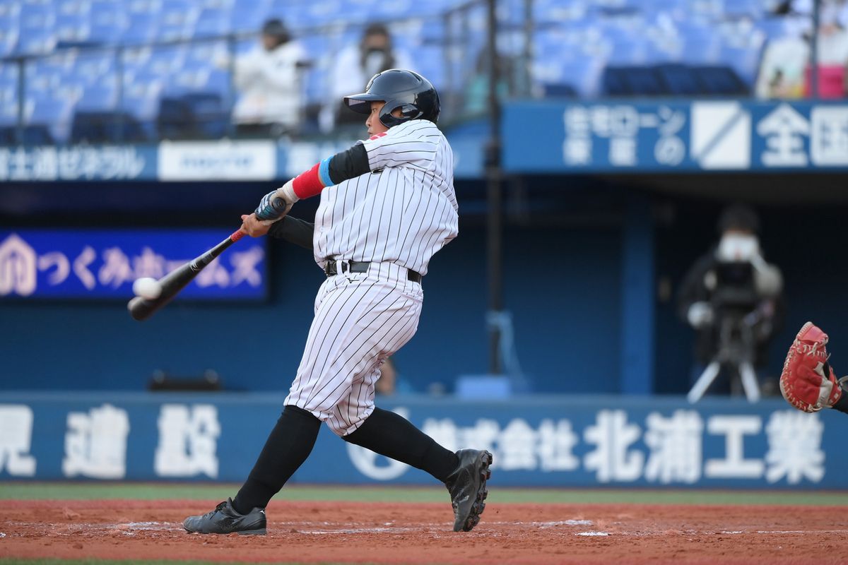 7回表、2塁打の相馬(NIKON D6 AF-S 200-400 f/4G ED VRⅡ 1/1000 f4 ISO2000)