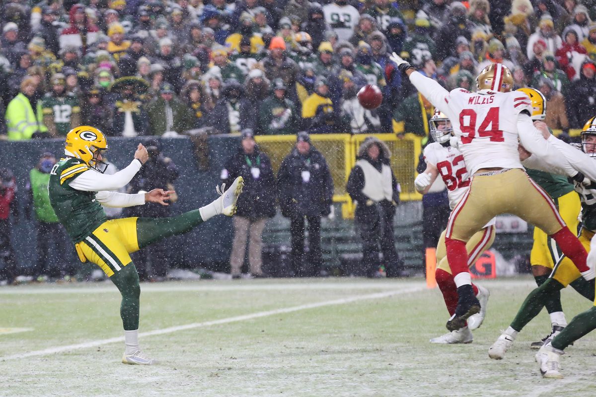 【49ERS vs パッカーズ】第4Q、49ERSのDEウィリスがパントブロック、リカバーTDに結びつける＝photo by Getty Image