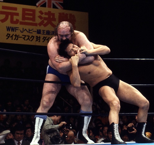 後楽園ホールに3300人! 日本伝統の生活様式をぶち壊した元日興行…新