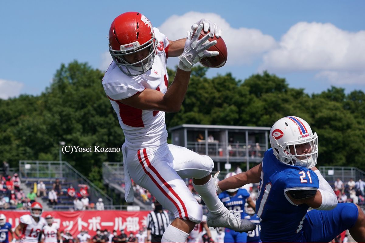 【日大 vs 中大】第4Q、日大QB石上からWR三枝に33ヤードのTDパスが決まる=撮影:小座野容斉