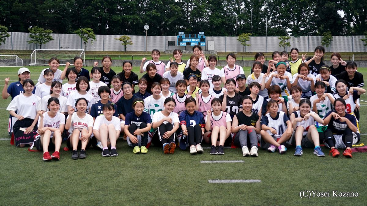 フラッグボウル2022では、今回初めて女子が参加。フラッグフットボールを体験した=撮影:小座野容斉