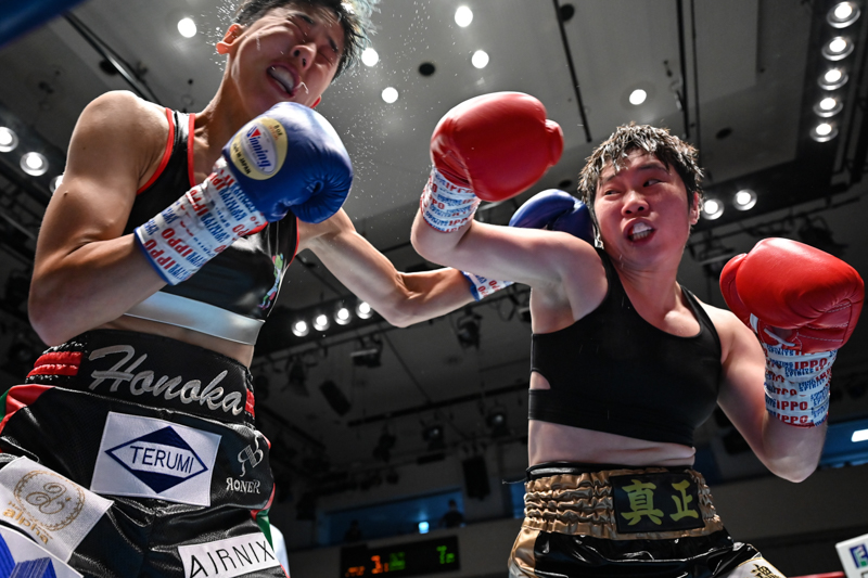 ボクシング】兄に続け! 山中菫が豪快TKOで王座/松田恵里は ボクシング】兄に続け! 山中菫が豪快TKOで王座/松田恵里は