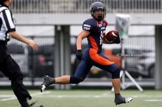 【ノジマ相模原 vs 富士ゼロックス】第1クオーター、ノジマ相模原オフェンス最初のプレーで、QBロックレイからWR出島にロングパスが決まり83ヤードのTD