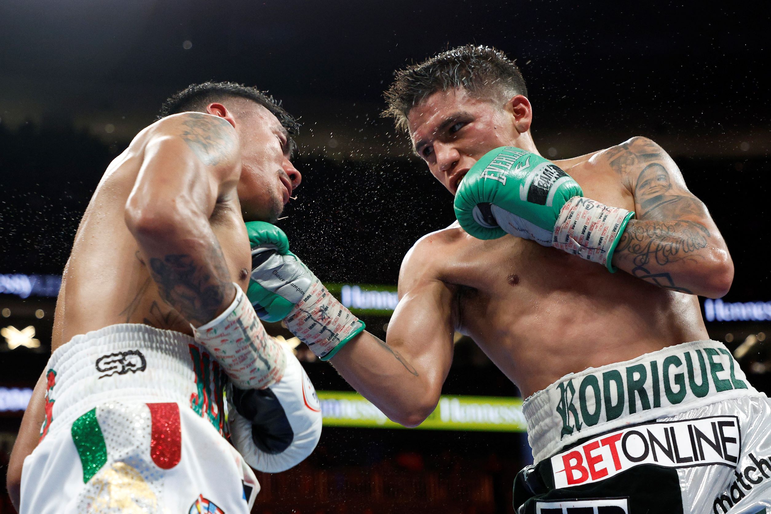 ボクシング】井岡一翔のライバル王者ロドリゲスがV2。無敗