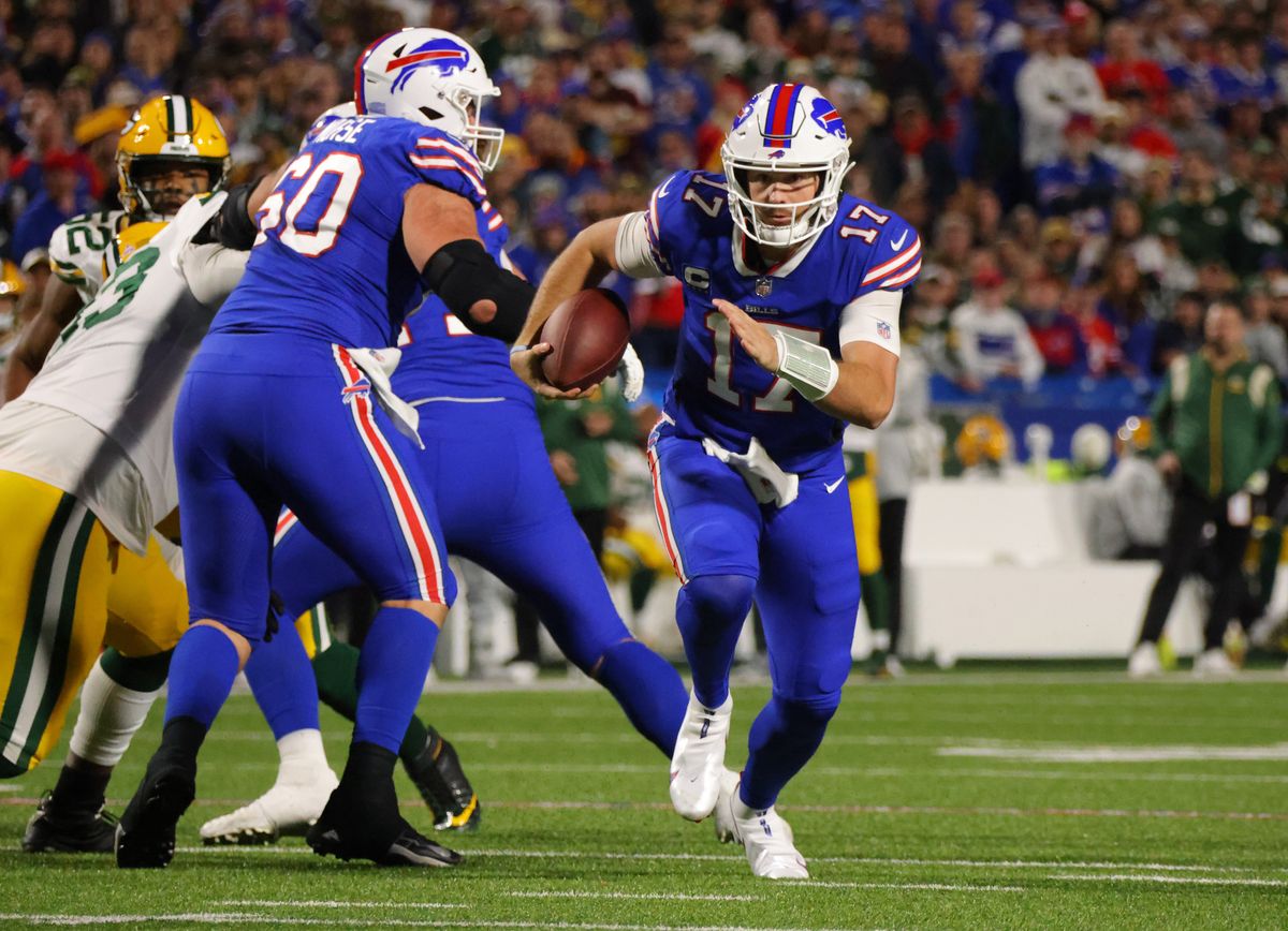 【ビルズ vs パッカーズ】パスでは苦戦したビルズQBアレンだったが、しっかり勝ち切った=photo by Getty Images