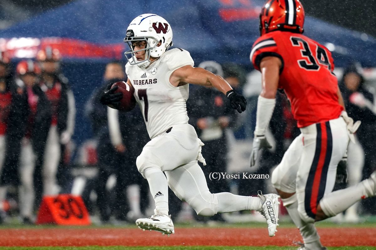 【早大 vs 法大】4Q、早大RB萩原が25ヤードを走ってTD=撮影:小座野容斉