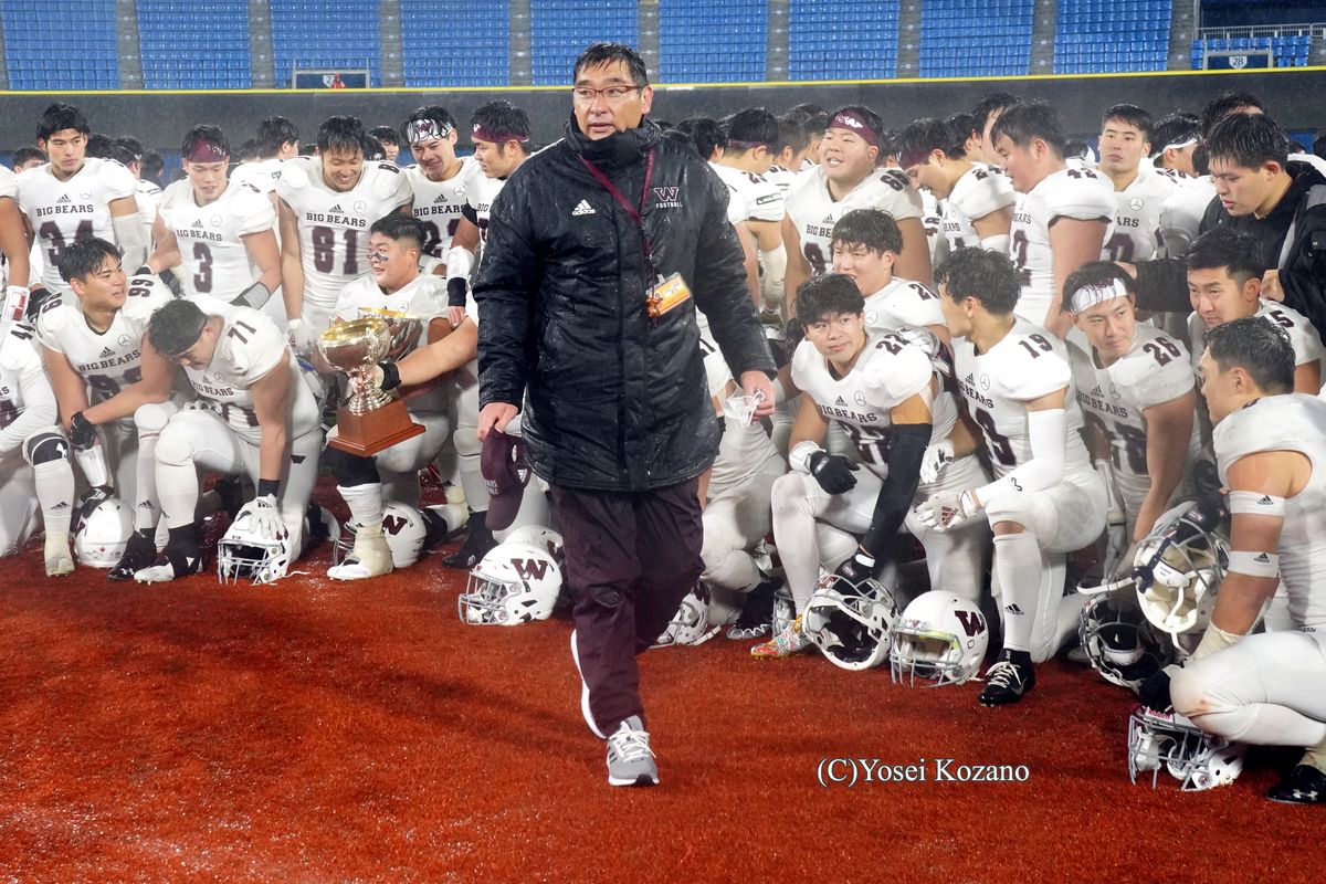 【早大 vs 法大】監督就任以来3回目の関東制覇、晴れ晴れとした表情の早大・高岡監督=撮影:小座野容斉