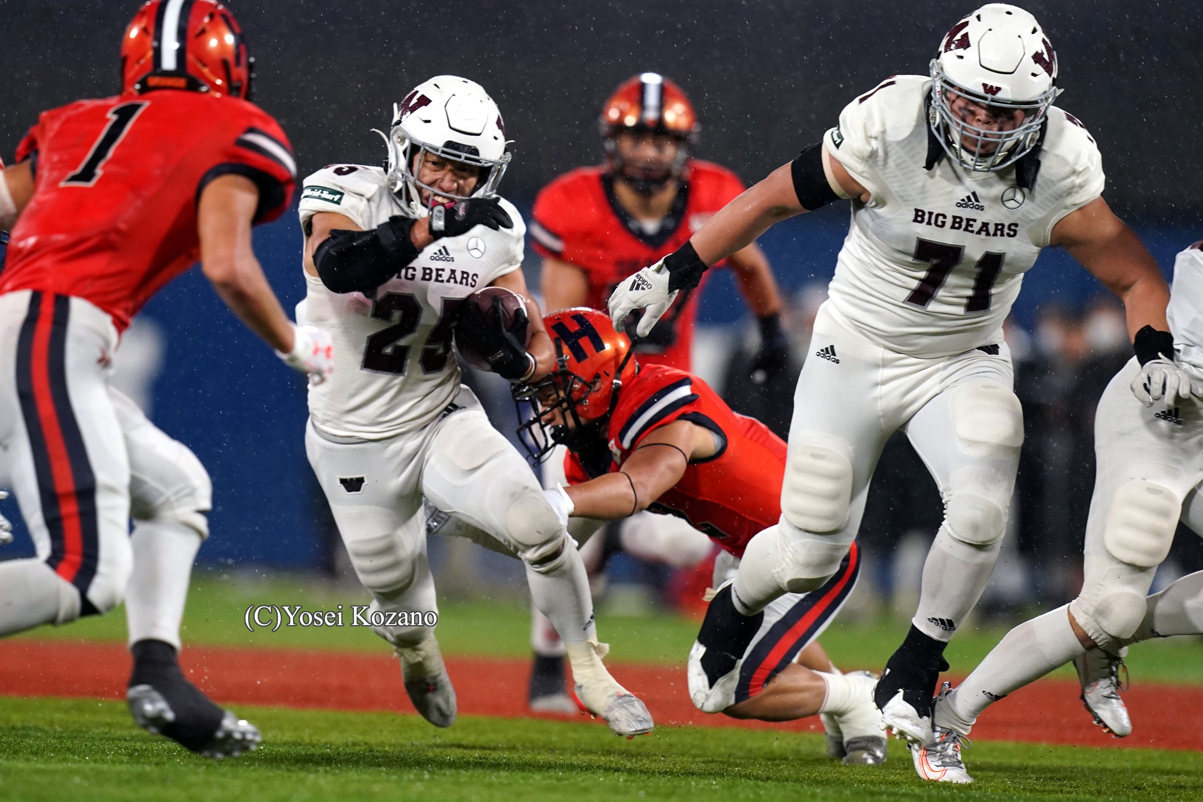 アメフト】雨中の爆走277ヤード 早大が法大を破り、3年ぶり7回目の関東