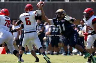 【オービック vs BULLS】オービックDL三井がBULLSのQB藤原のパスを叩く