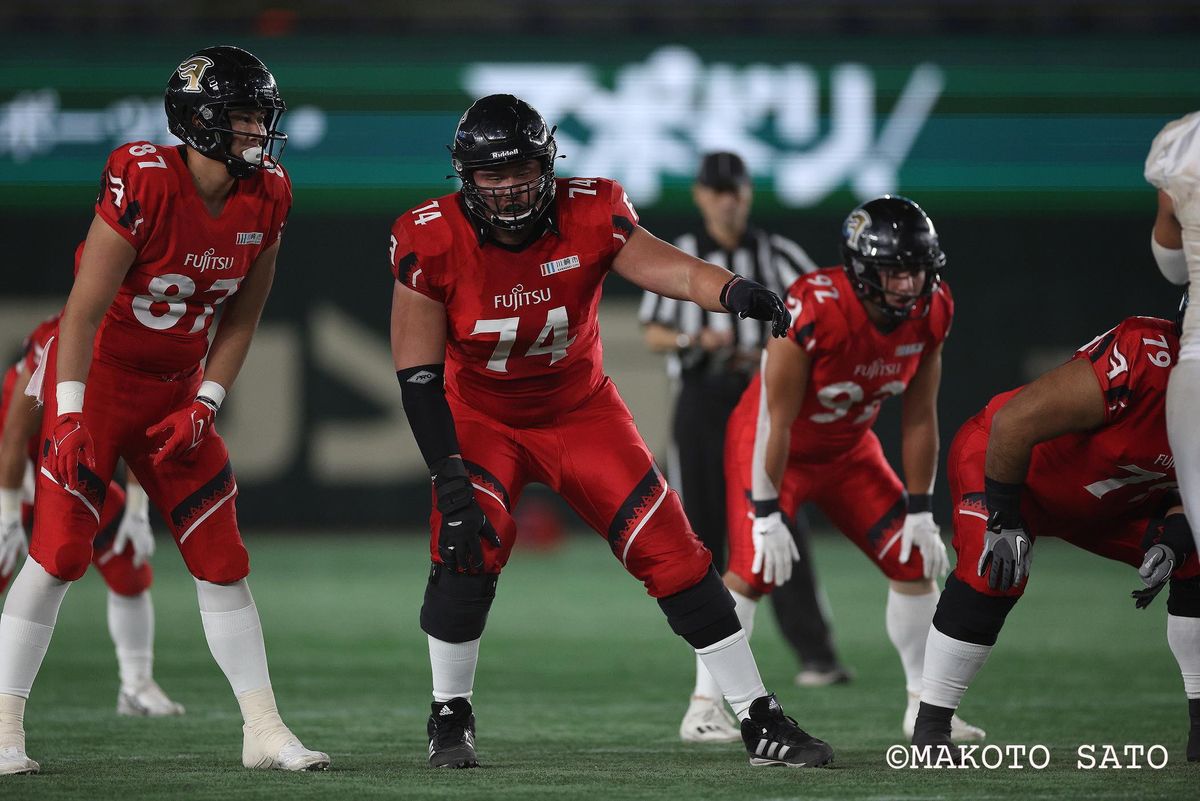 【富士通 vs エレコム神戸】CFLから戻って、試合に出場したOL町野(#74)=撮影:佐藤誠