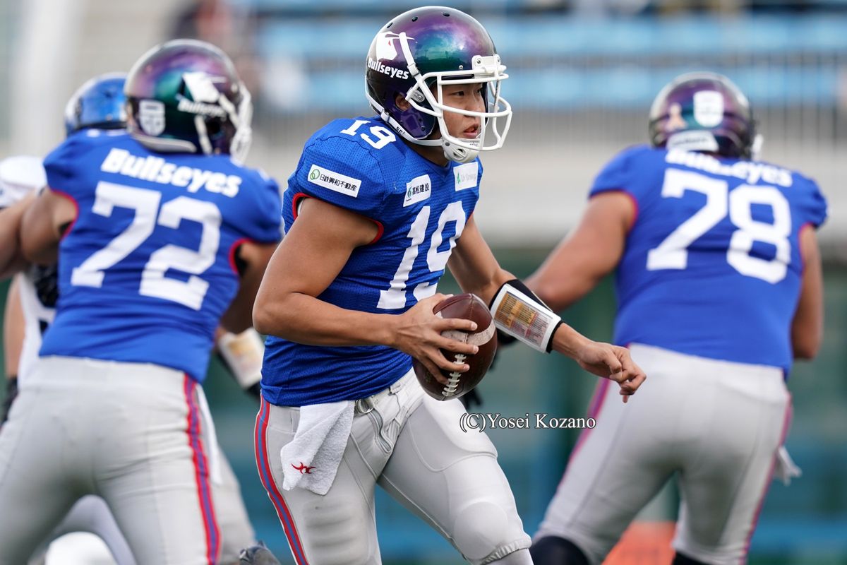 【ブルザイズ vs ブルーサンダース】パス1TDながら、2INTと課題も残ったブルザイズQB高橋=撮影:小座野容斉