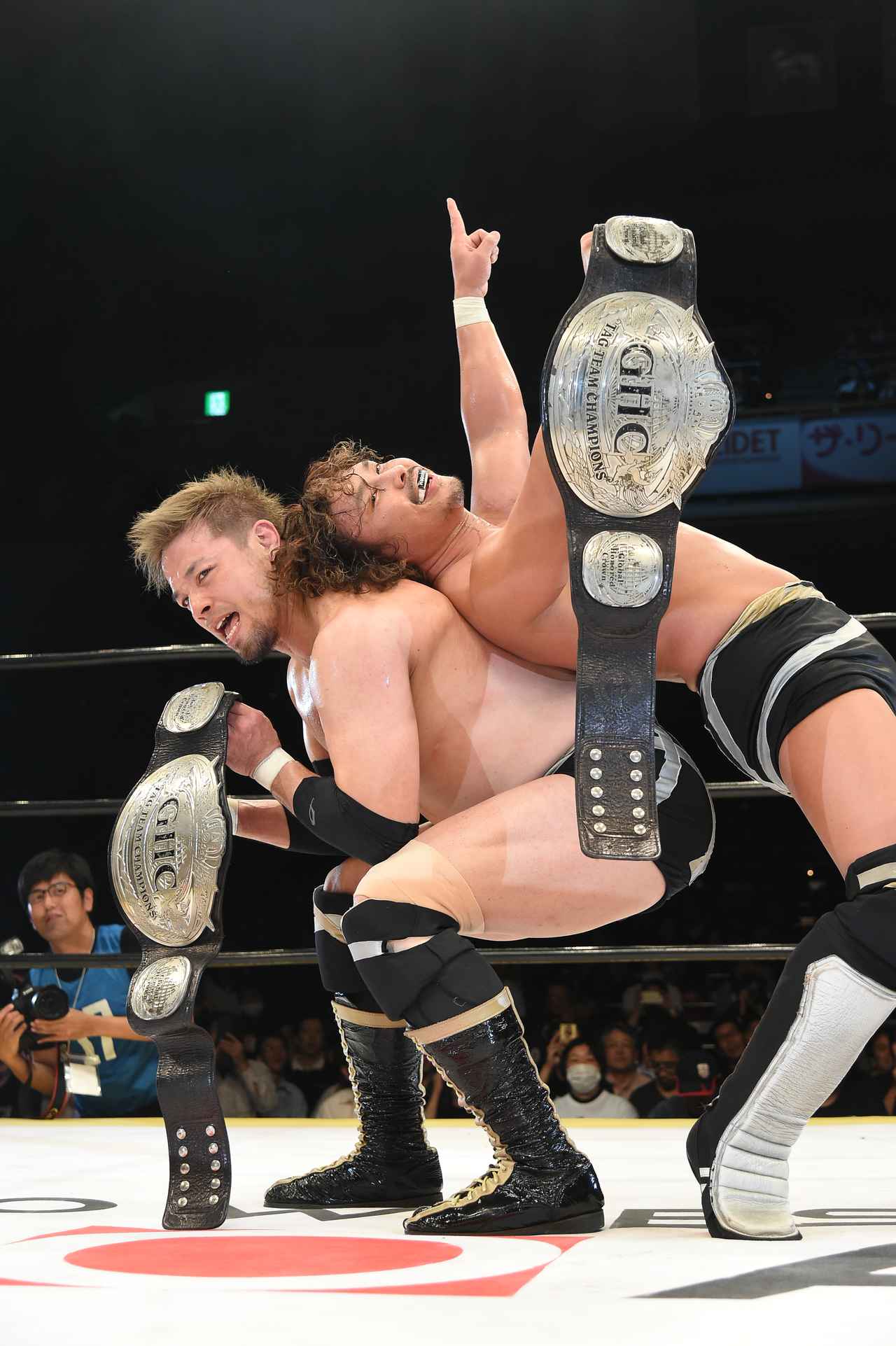 清宮海斗　潮崎豪　A4写真 松井珠理奈のトーク力によって引き出されたNOAH清宮海斗の魅力 | BBM