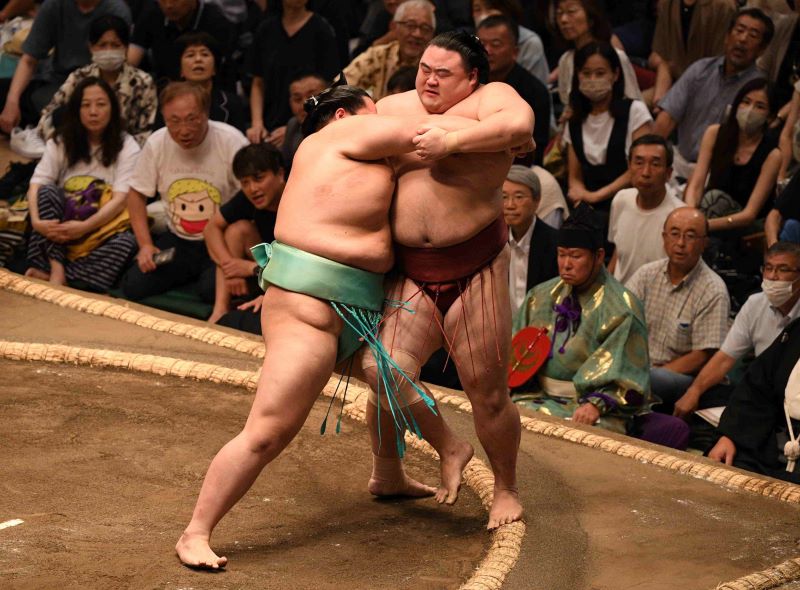 相撲編集部が選ぶ秋場所2日目の一番】琴櫻が理想的な取り口で隆の勝を