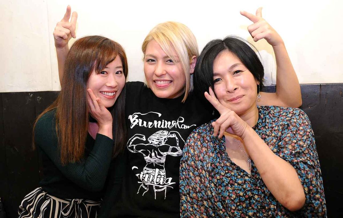 豊田真奈美 アイスリボン・豊田真奈美ＳＶのお悩み解決酒場～ジュリアの巻～前編 | BBMスポーツ | ベースボール・マガジン社