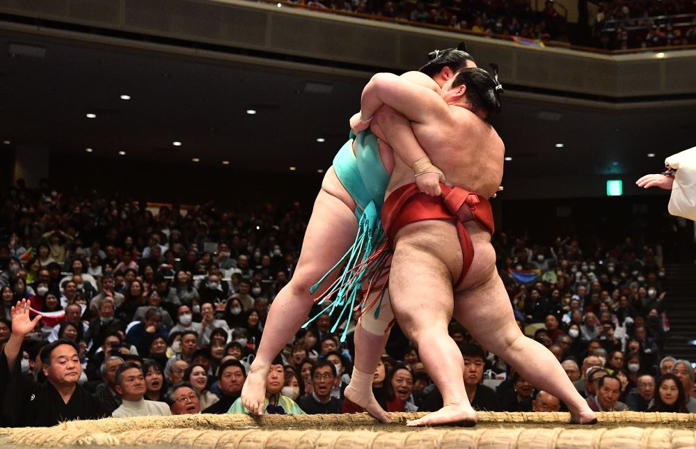 相撲編集部が選ぶ初場所6日目の一番】熱海富士、「やり直し」で執念の