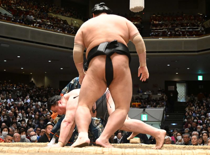 ヤフメリ57・法螺貝・山伏・修験者・金峯山・羽黒山・戦国武将・縁起物・熊除け笛 相撲編集部が選ぶ初場所10日目の一番】金峰山に土。千代翔馬も敗れて差