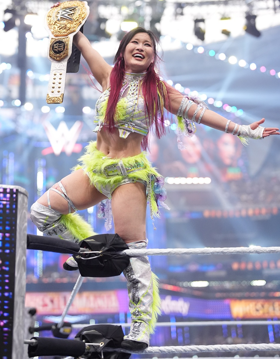 女子プロレス　WWE イヨスカイ　IYO SKY 直筆サイン入りフォトフレーム Yahoo!オークション -「紫雷イオ サイン」の落札相場・落札価格