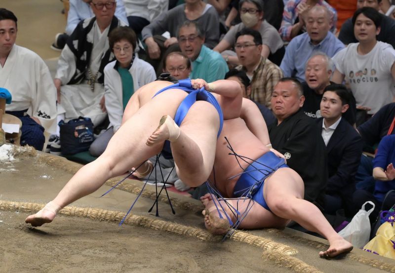 相撲編集部が選ぶ夏場所11日目の一番】右を差せずとも勝つ！ 大の里11