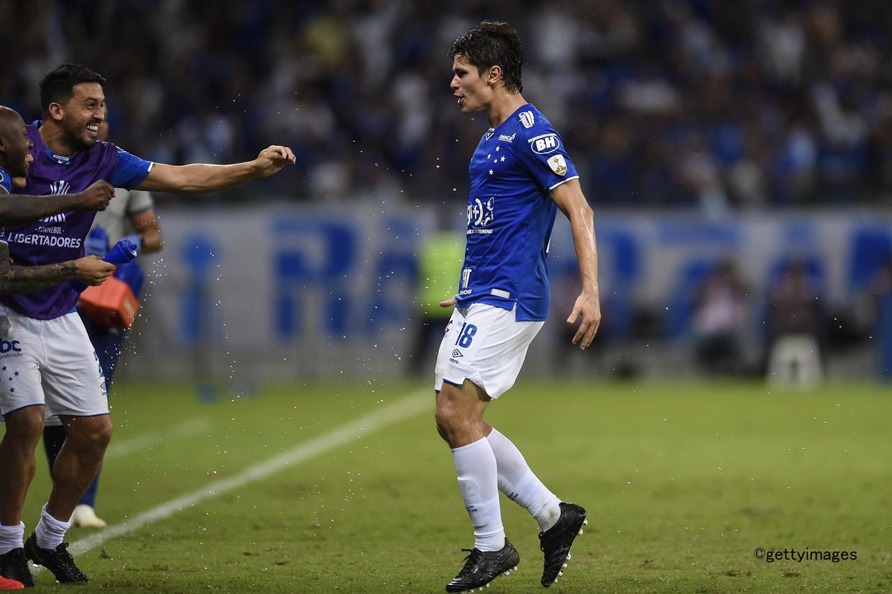 ブラジルと日本のシュートを比較 クルゼイロecの指導者に聞く シュート上達法 mスポーツ ベースボール マガジン社