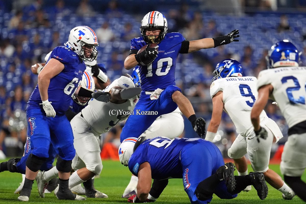 【東京ガス vs IBM】第2クオーター、東京ガスのルーキーRB松元奏が29ヤードを走ってTD=撮影：小座野容斉