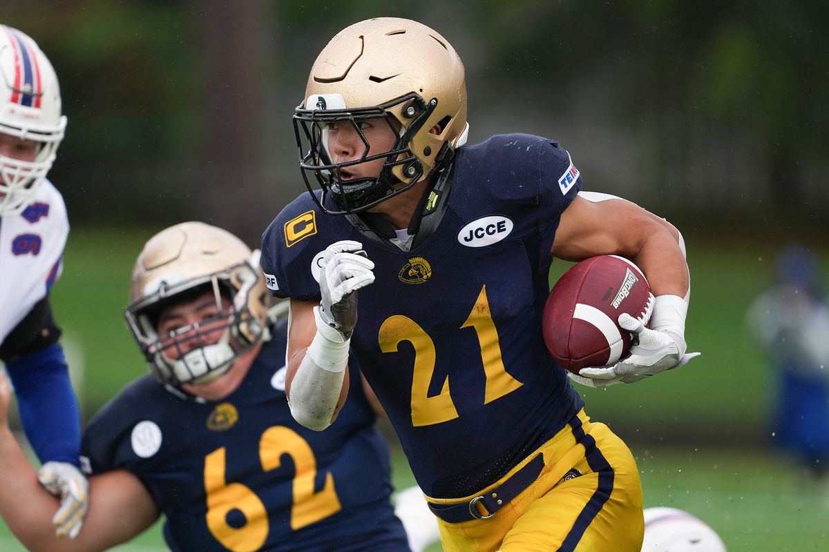 【明治大vs中央大】関東TOP8 としては初の1000ydsラッシャーとなった明治大のRB高橋周平=撮影:北川直樹