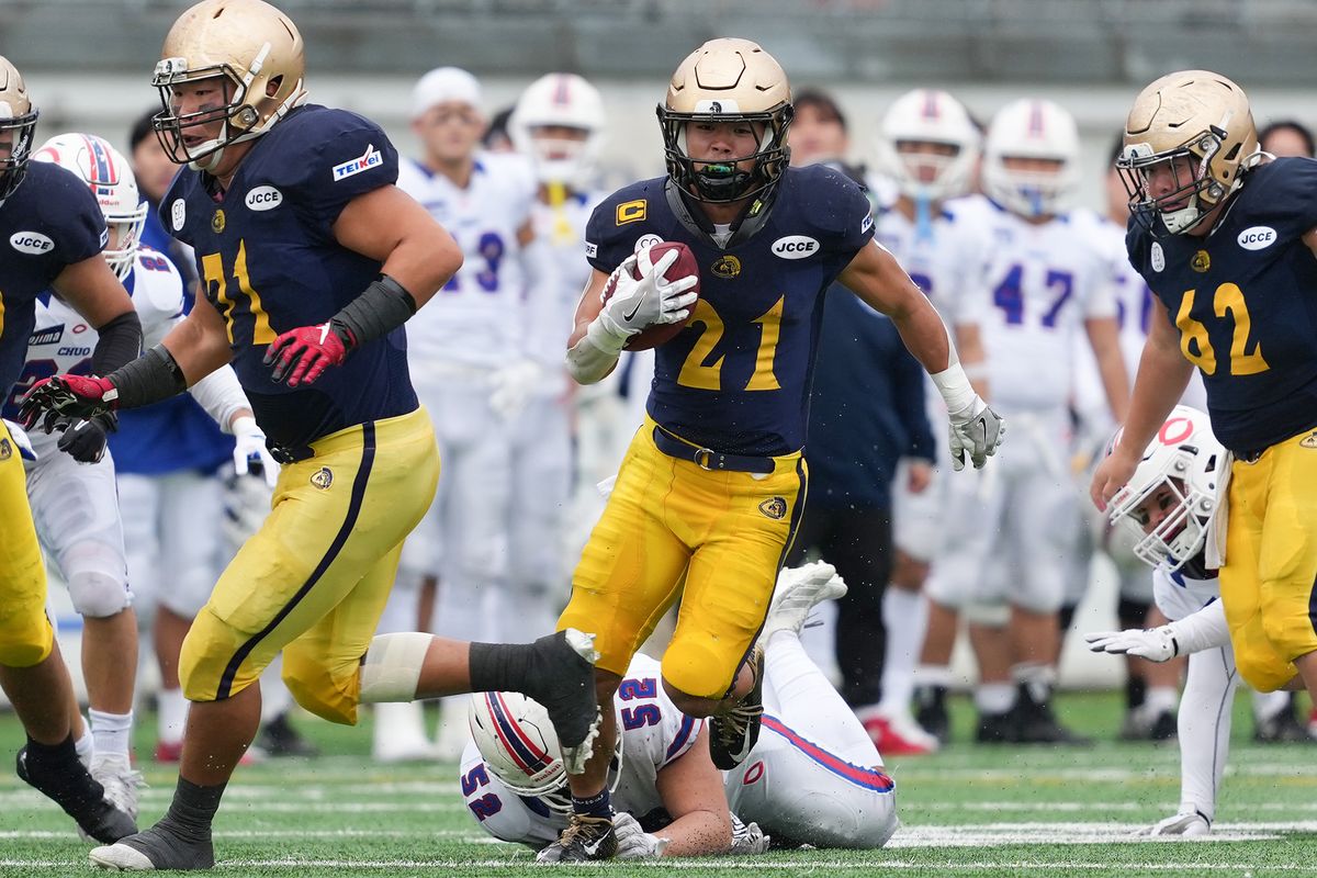 【明治大vs中央大】関東TOP8 としては初の1000ydsラッシャーとなった明治大のRB高橋周平=撮影:北川直樹