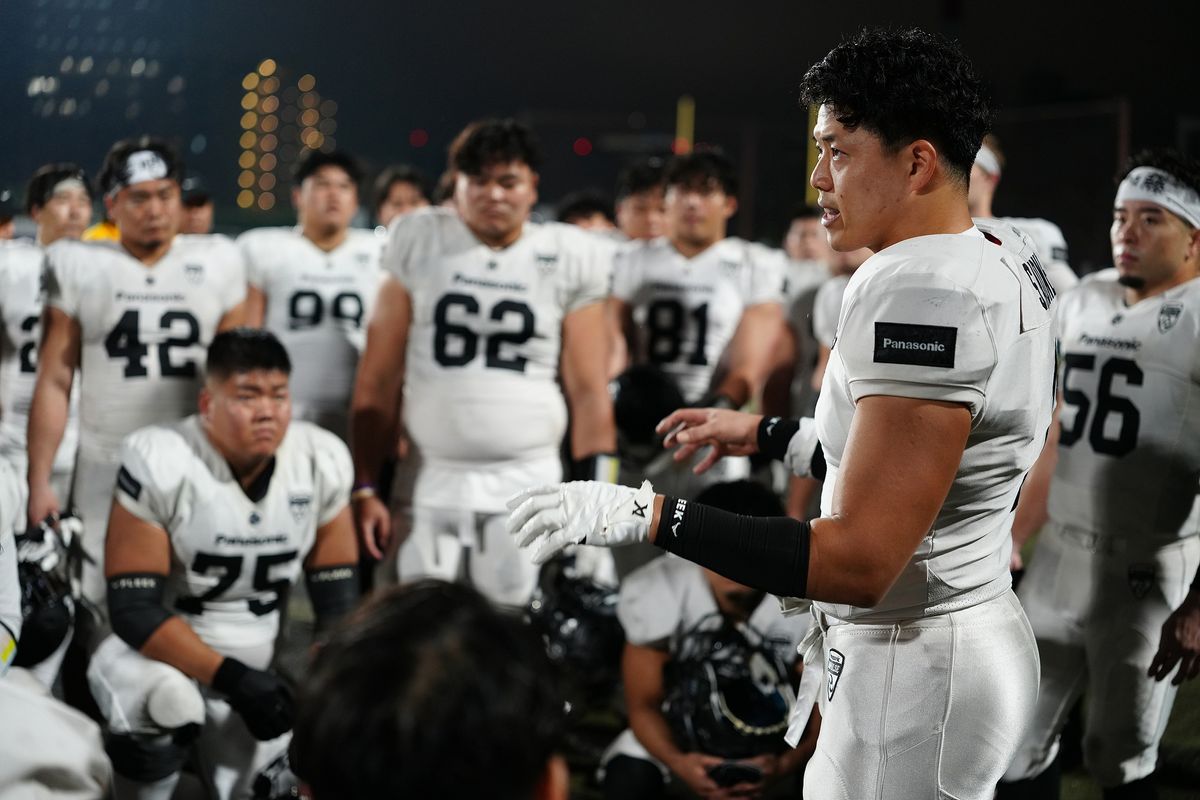 【パナソニックvsシルバースター】試合後のハドルで選手たちに語り掛ける青根主将＝撮影:小座野容斉