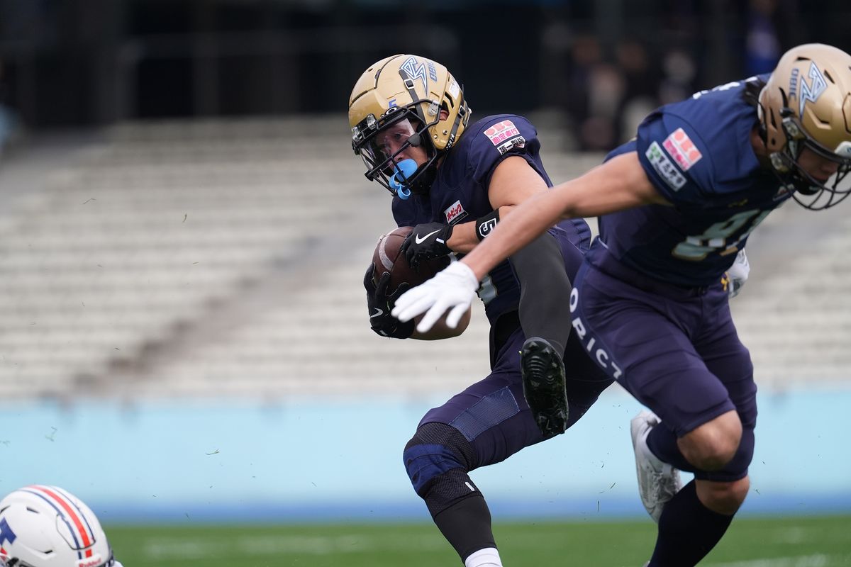 【オービックvs 東京ガス】第1Q、オービックWR西村が先制のTDパスをキャッチ=撮影:小座野容斉