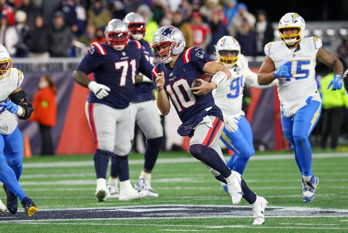 【ペイトリオッツ vs チャージャーズ】ペイトリオッツのQBメイはランでも活躍した＝Getty Images