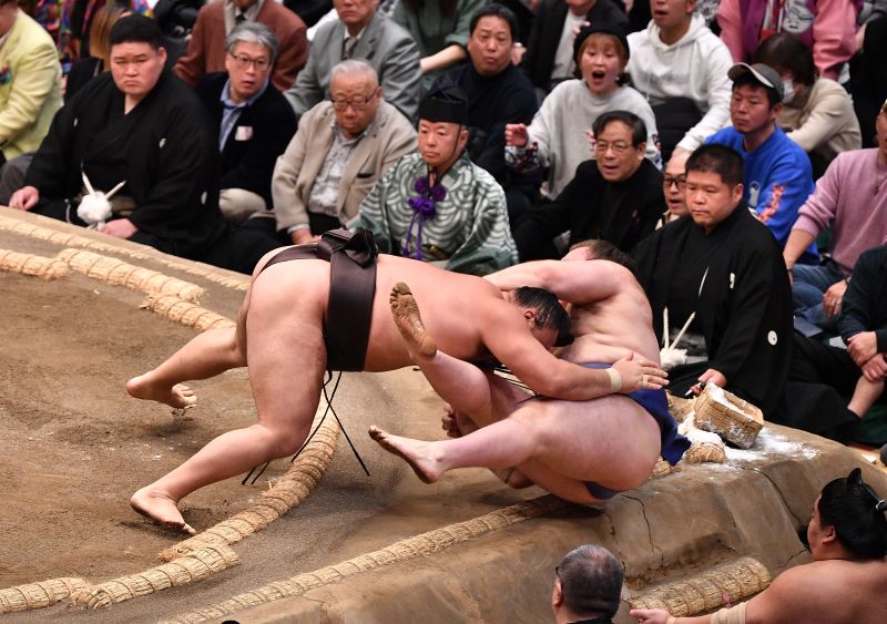 相撲編集部が選ぶ初場所8日目の一番】まさかの横綱・大関総崩れ！ 1敗