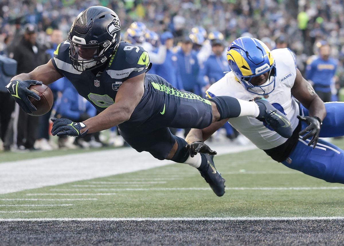 【シーホークスvsラムズ】TDを決めるシーホークスRBウォーカー＝Getty Images