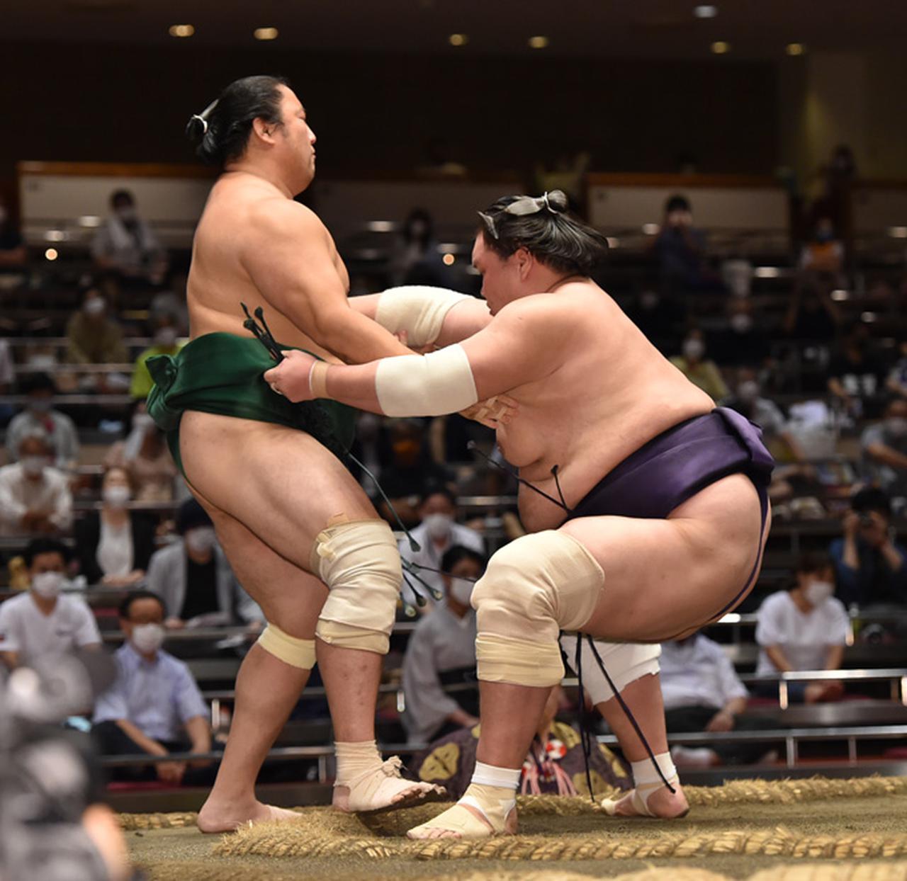 相撲編集部が選ぶ7月場所9日目の一番】 照ノ富士（寄り切り）佐田の